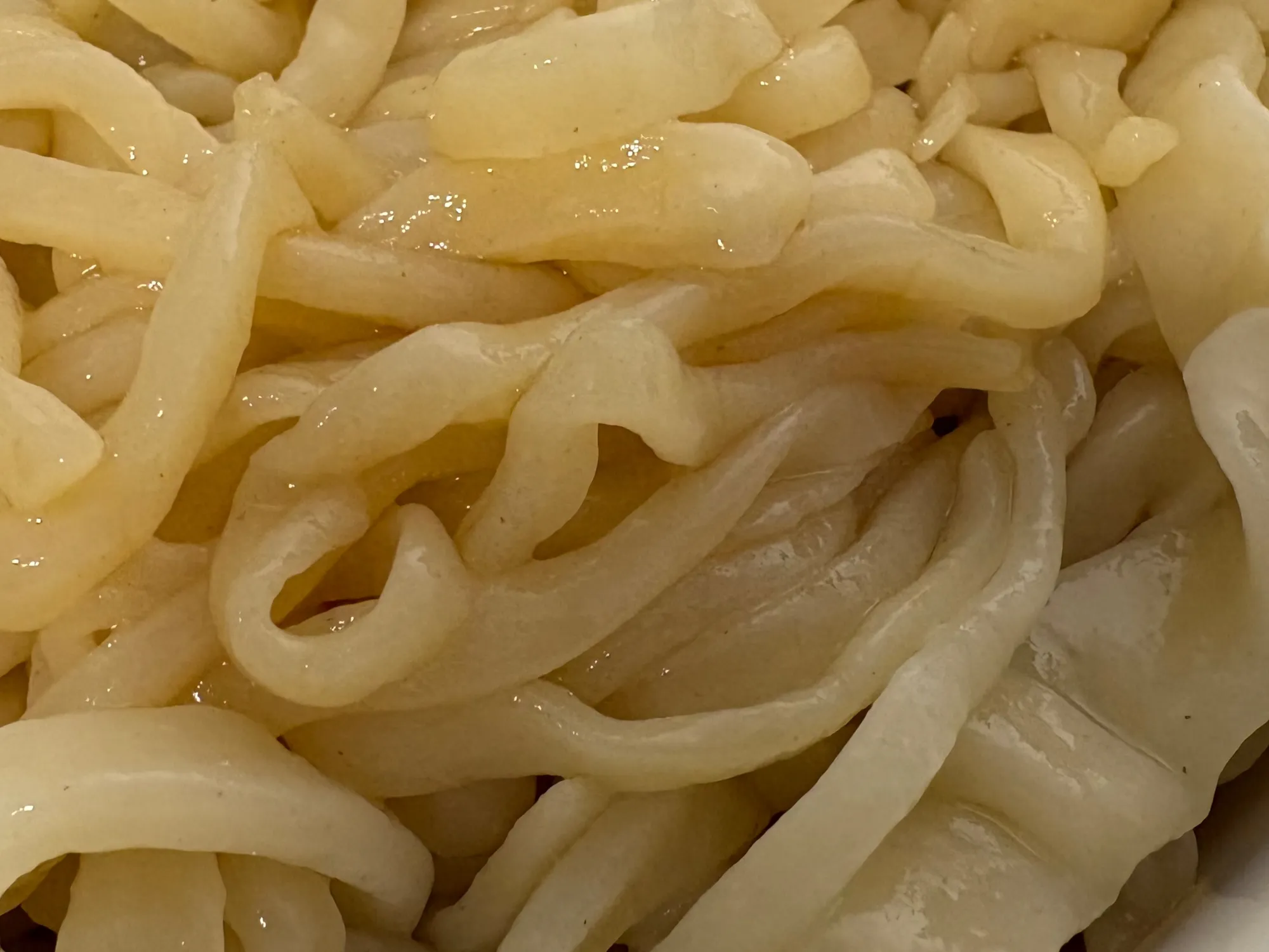 Ręcznie robiony udon z mąki pszennej z Polski